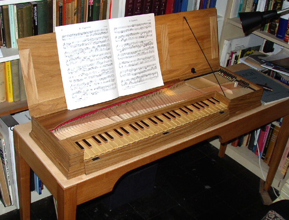 [Picture of travel-clavichord]