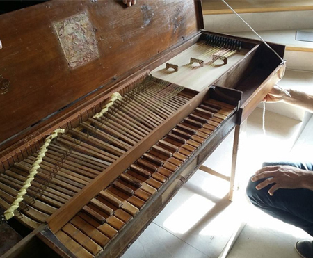 [View showing keylevers]